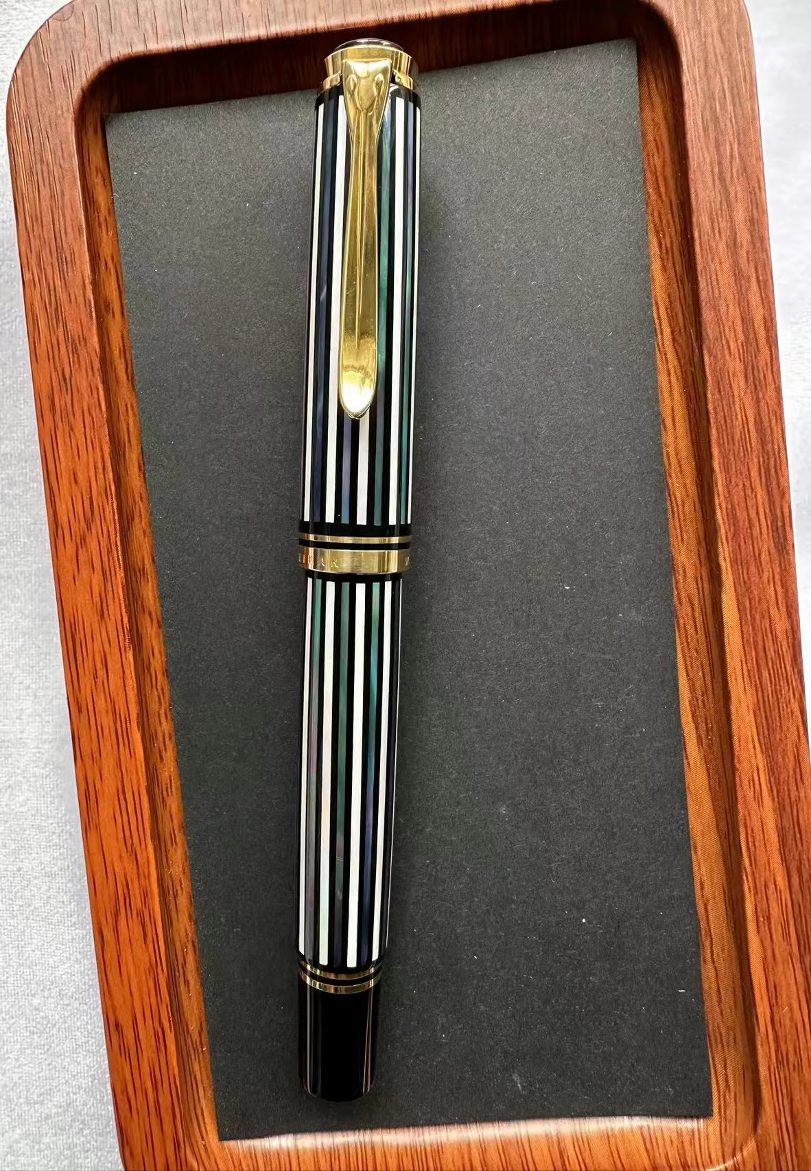 Pelikan M1000 Raden Pearl Oyster Shell