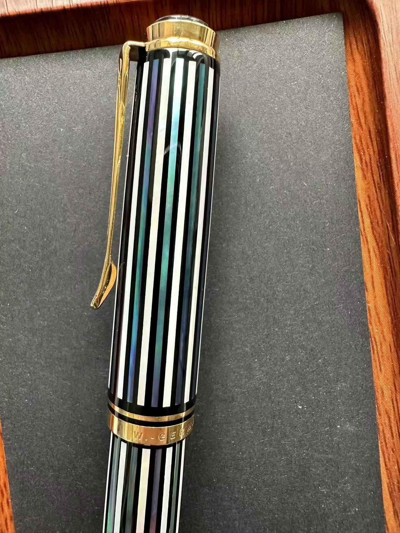 Pelikan M1000 Raden Pearl Oyster Shell